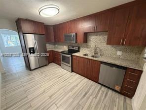 2742 Sw 32nd Ave - Photo 4 of 8