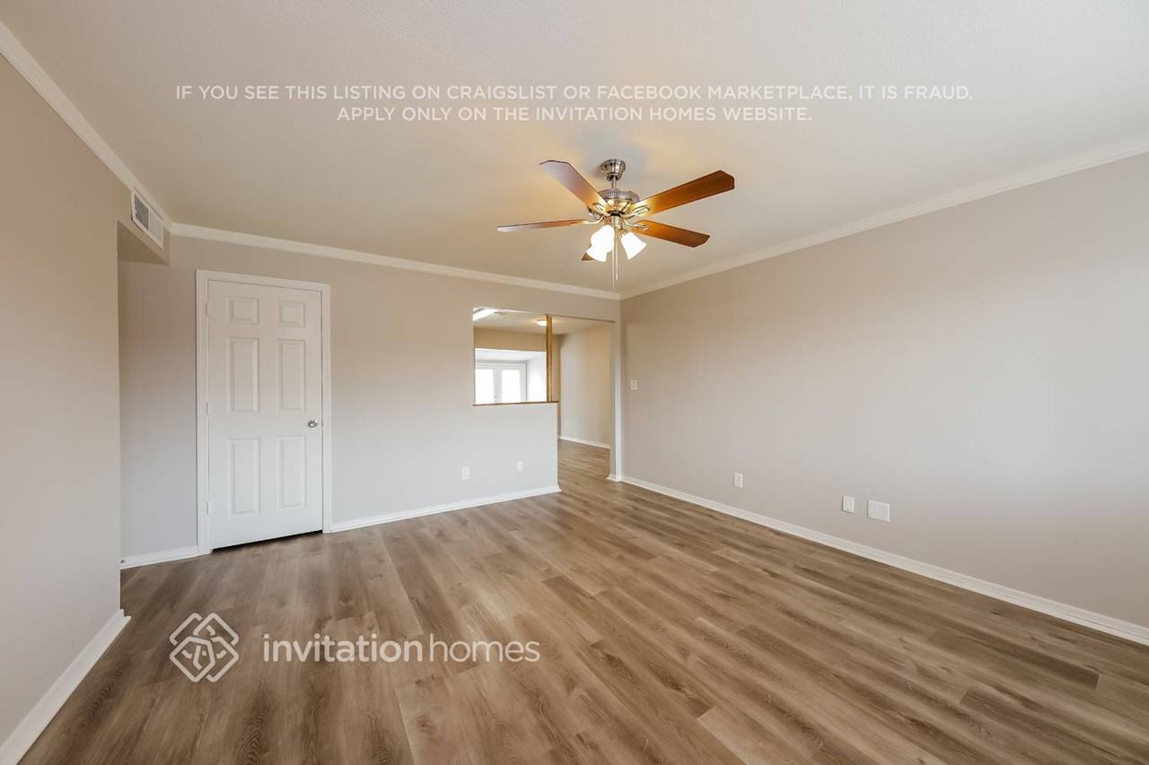 18423 N 32nd Ln - Photo 3 of 16