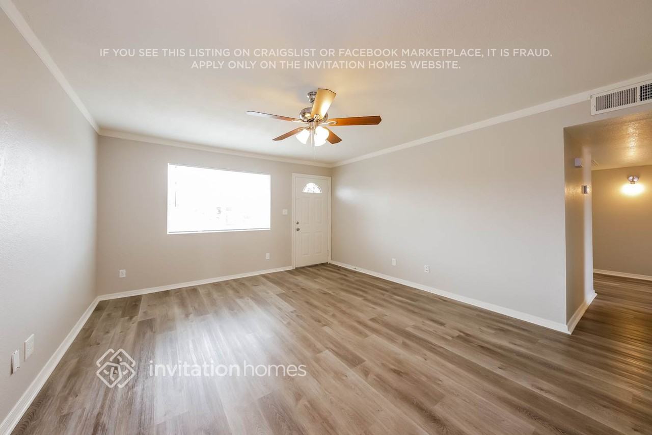 18423 N 32nd Ln - Photo 4 of 16