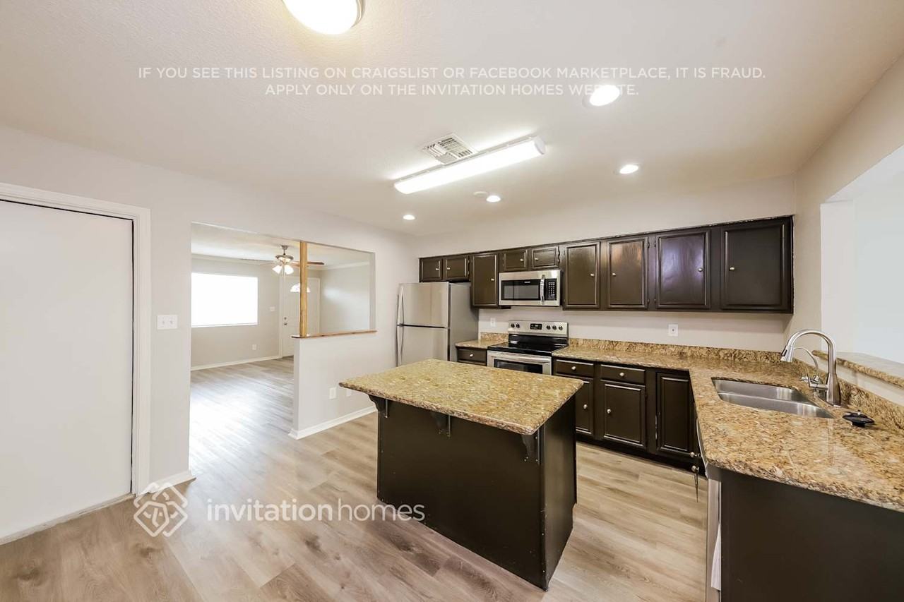 18423 N 32nd Ln - Photo 6 of 16