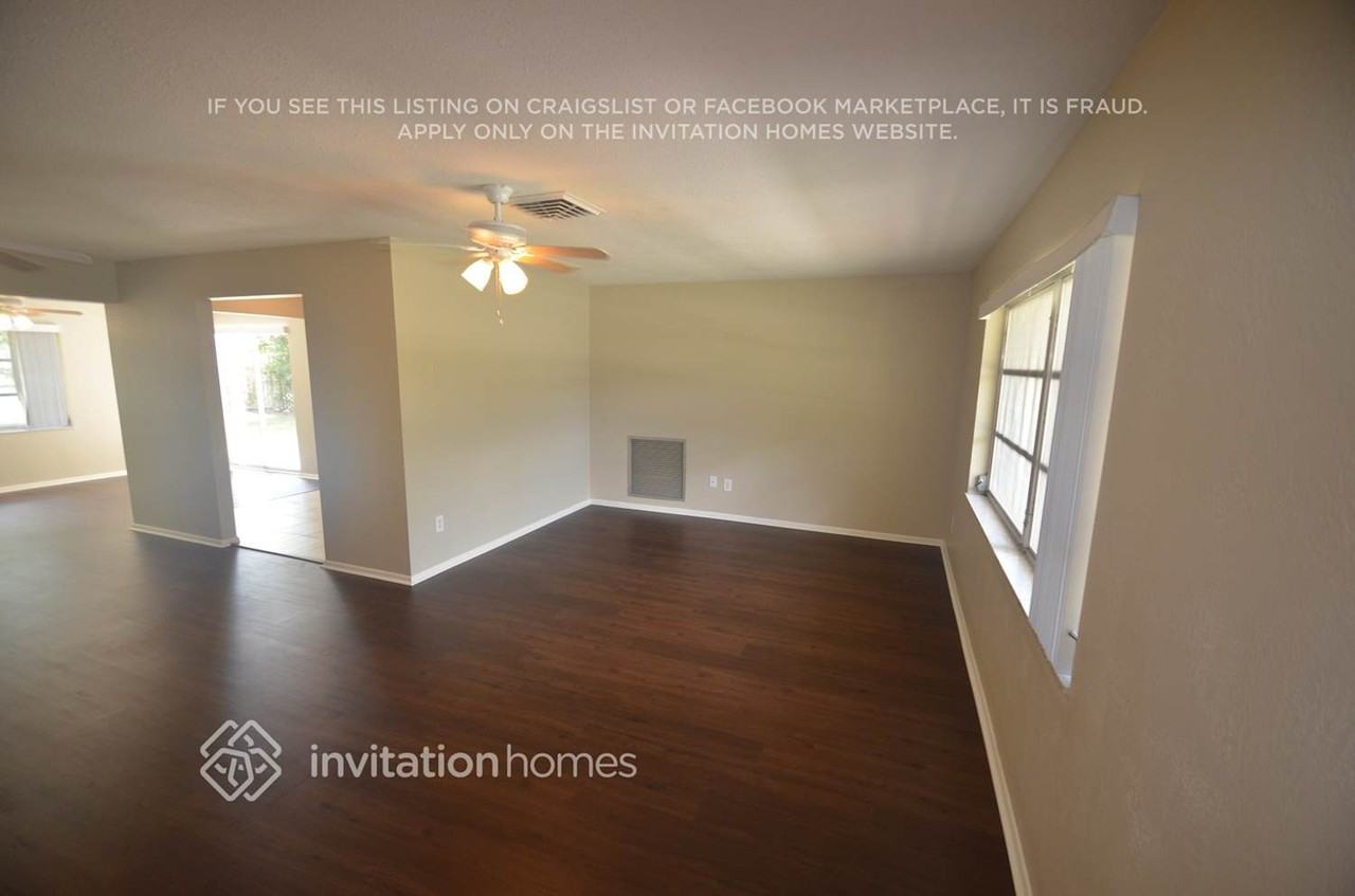 2642 Oakbrook Dr - Photo 2 of 13