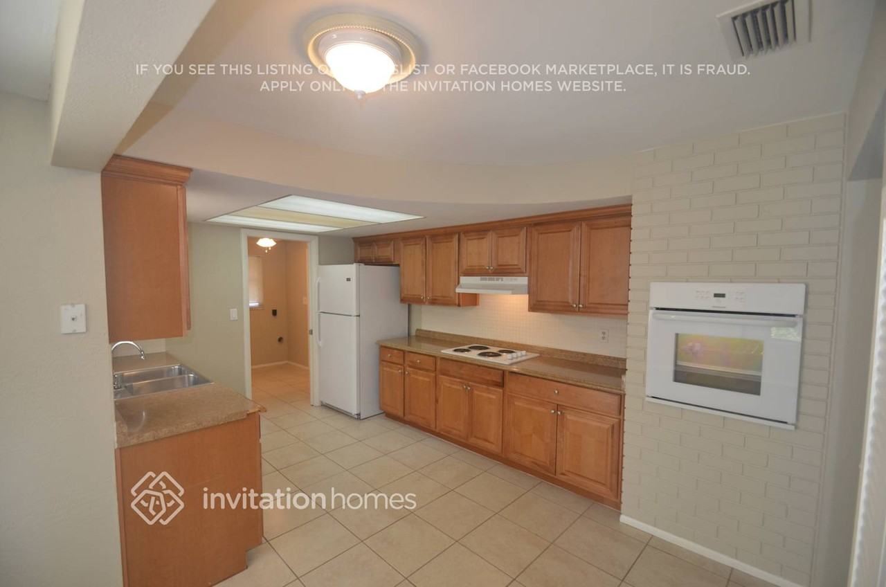2642 Oakbrook Dr - Photo 6 of 13