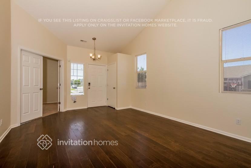 1044 Clogger Ln - Photo 2 of 18