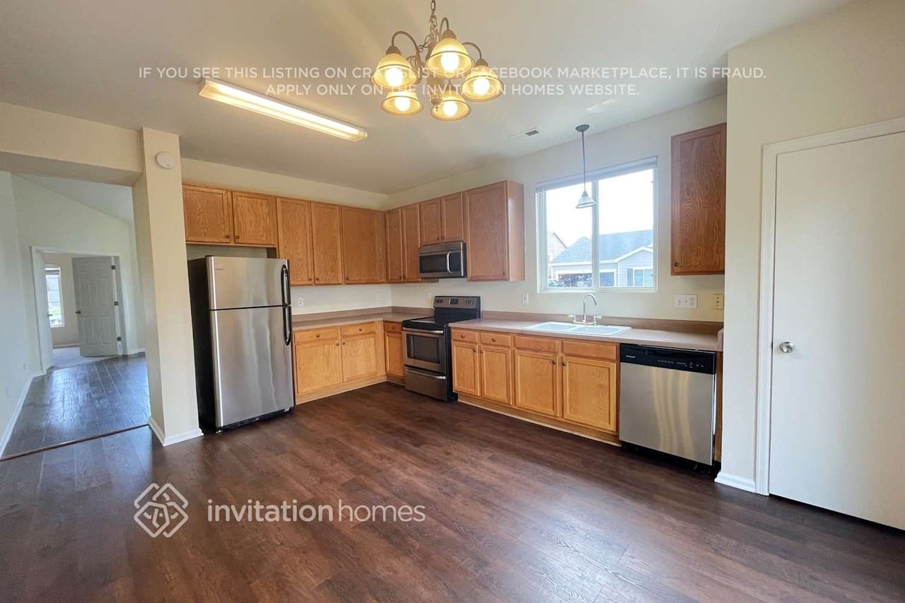 1044 Clogger Ln - Photo 3 of 18