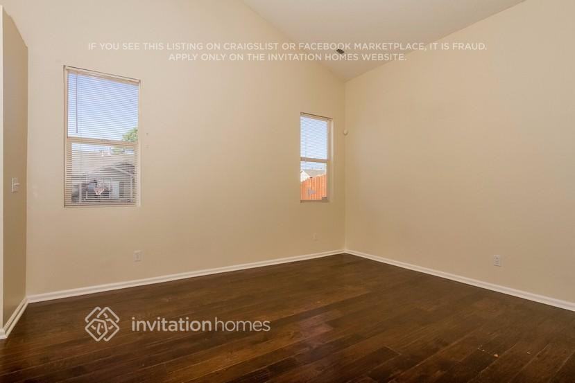 1044 Clogger Ln - Photo 5 of 18