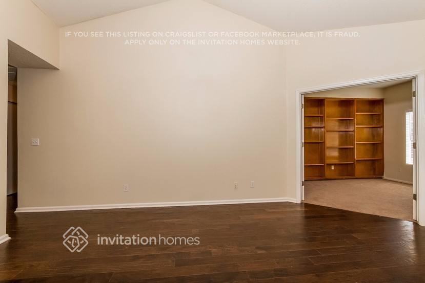 1044 Clogger Ln - Photo 6 of 18