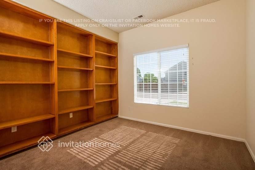 1044 Clogger Ln - Photo 7 of 18