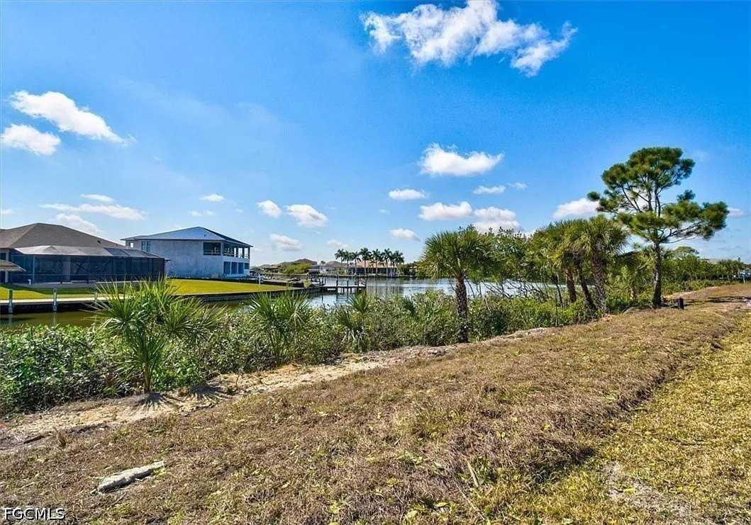 7796 Lakes Edge Ln - Photo 5 of 26