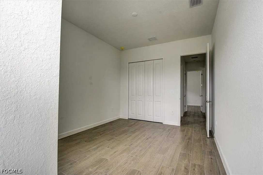 7796 Lakes Edge Ln - Photo 6 of 26