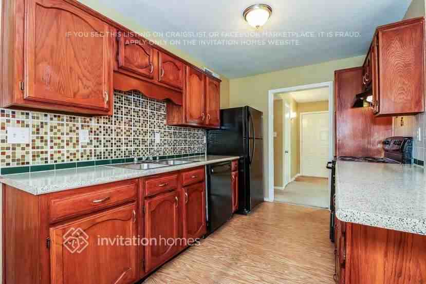 324 Matterhorn St - Photo 4 of 11