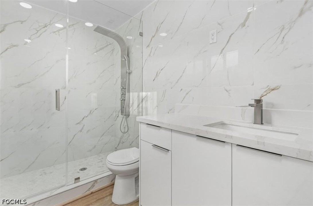 6043 Birnam Wood Ln - Photo 7 of 10