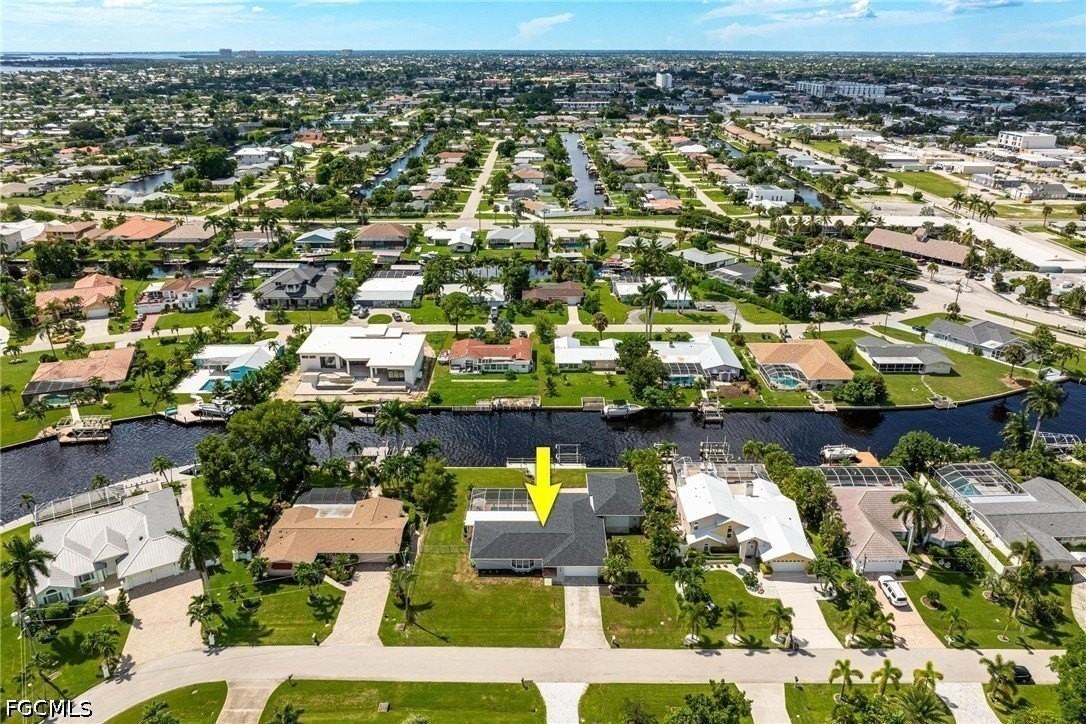 4930 Edith Esplanade - Photo 2 of 40
