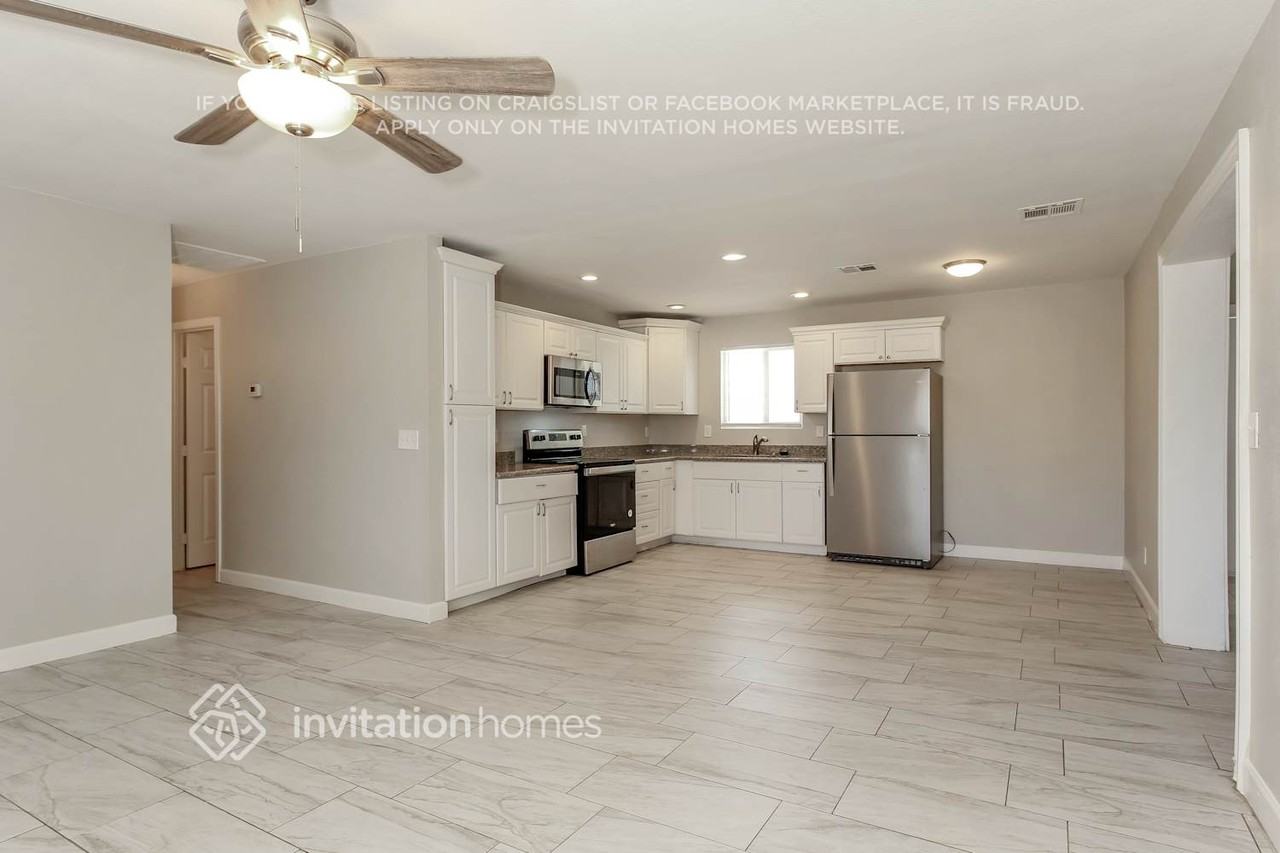 12614 W Del Rio Ln - Photo 3 of 16