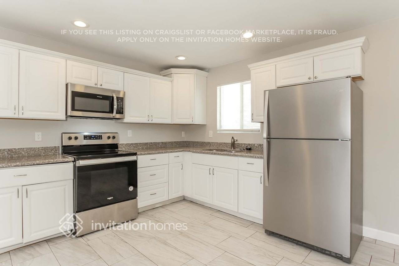 12614 W Del Rio Ln - Photo 5 of 16