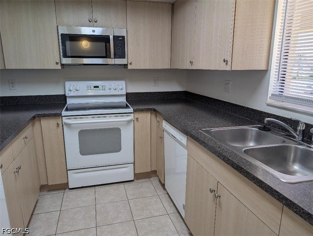 1318 Se 40th Ter #4 - Photo 4 of 13