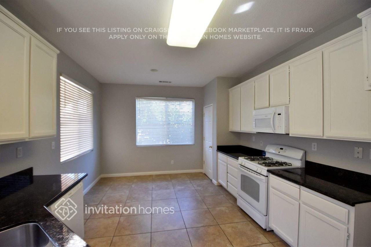 1866 Leaning Oak Dr - Photo 4 of 15
