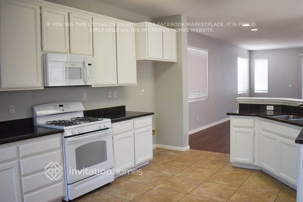 1866 Leaning Oak Dr - Photo 5 of 15