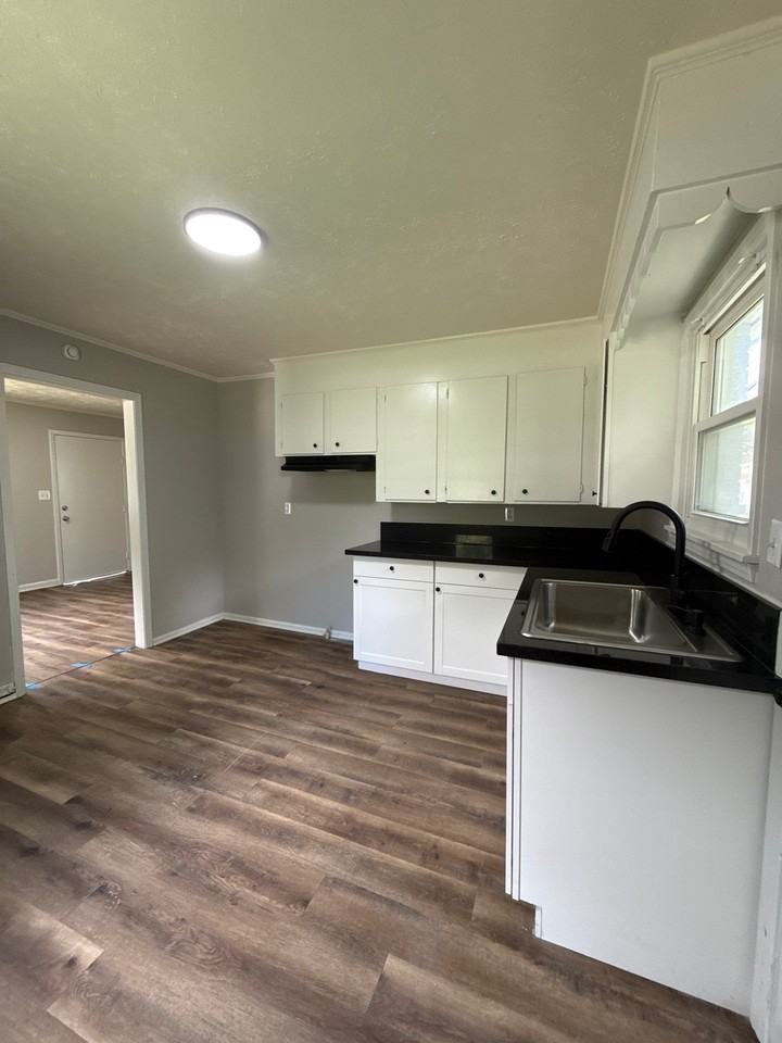 916 N Monroe Ave #1 - Photo 4 of 10
