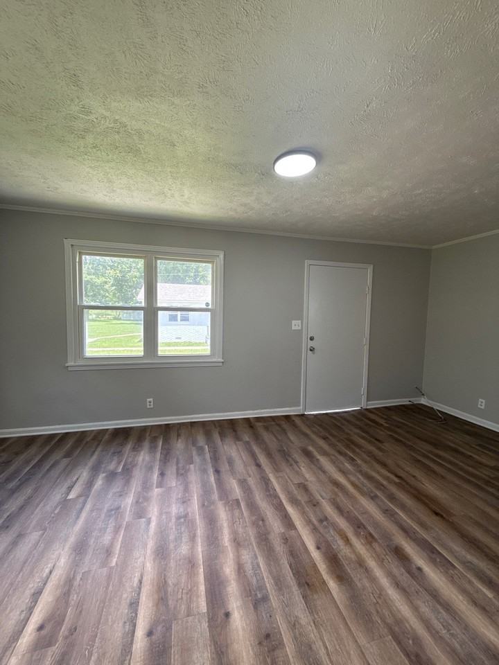 916 N Monroe Ave #1 - Photo 5 of 10