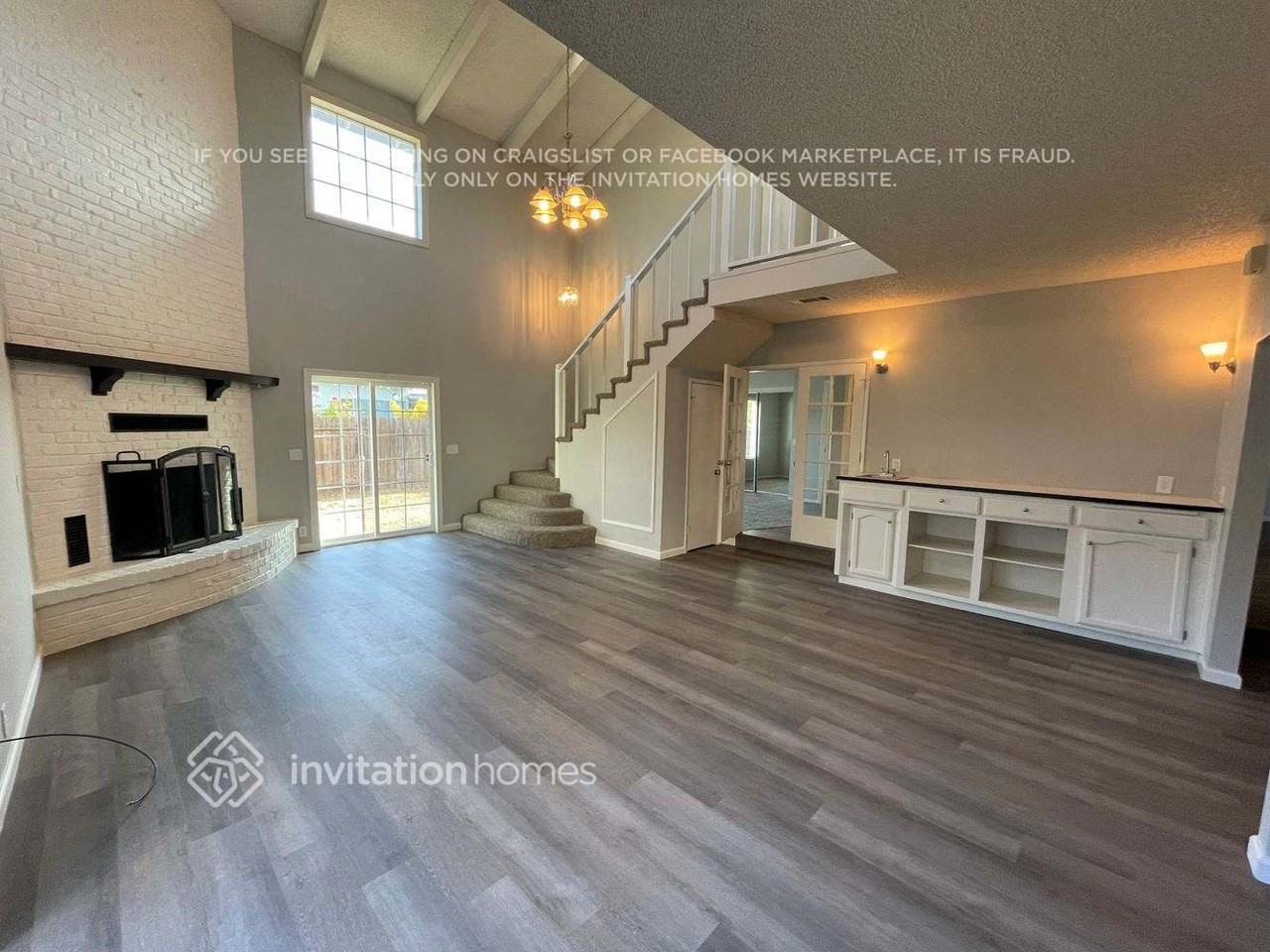 690 Amherst Ct - Photo 3 of 11