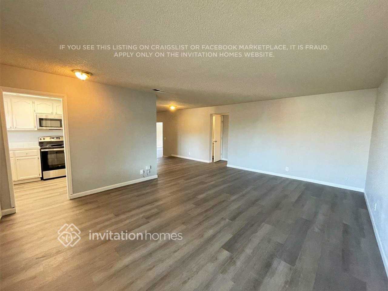 690 Amherst Ct - Photo 4 of 11