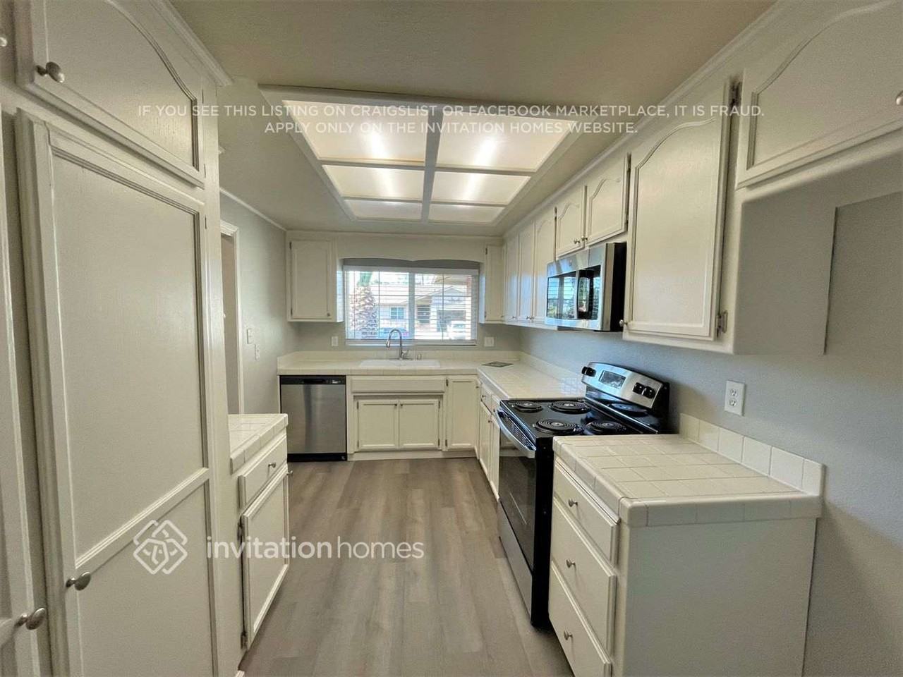 690 Amherst Ct - Photo 5 of 11