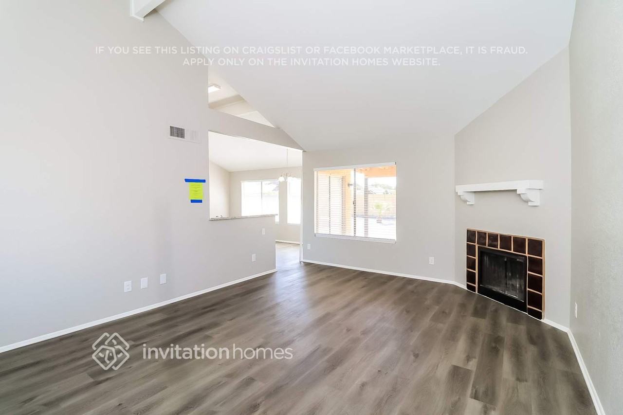 5331 W Voltaire Dr - Photo 3 of 16