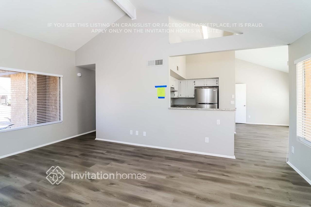 5331 W Voltaire Dr - Photo 4 of 16