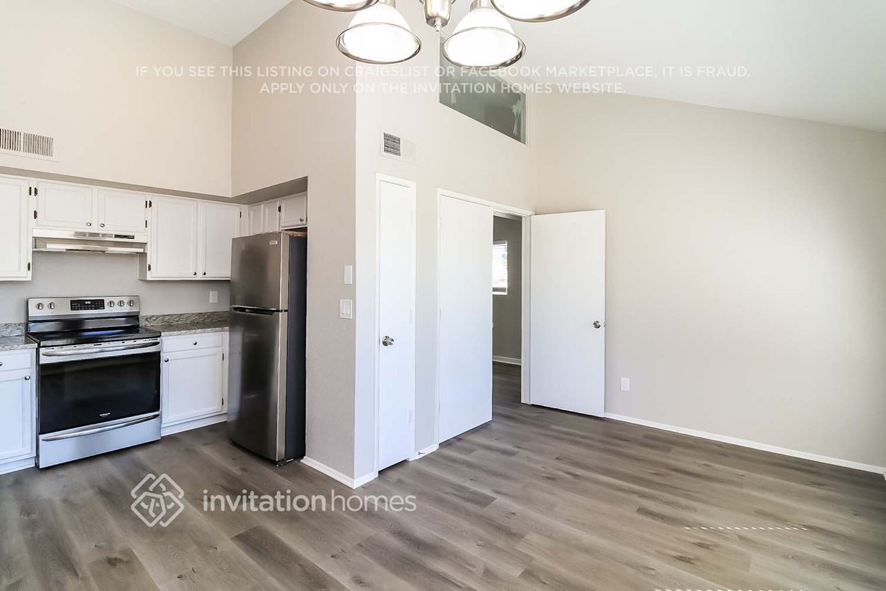 5331 W Voltaire Dr - Photo 6 of 16