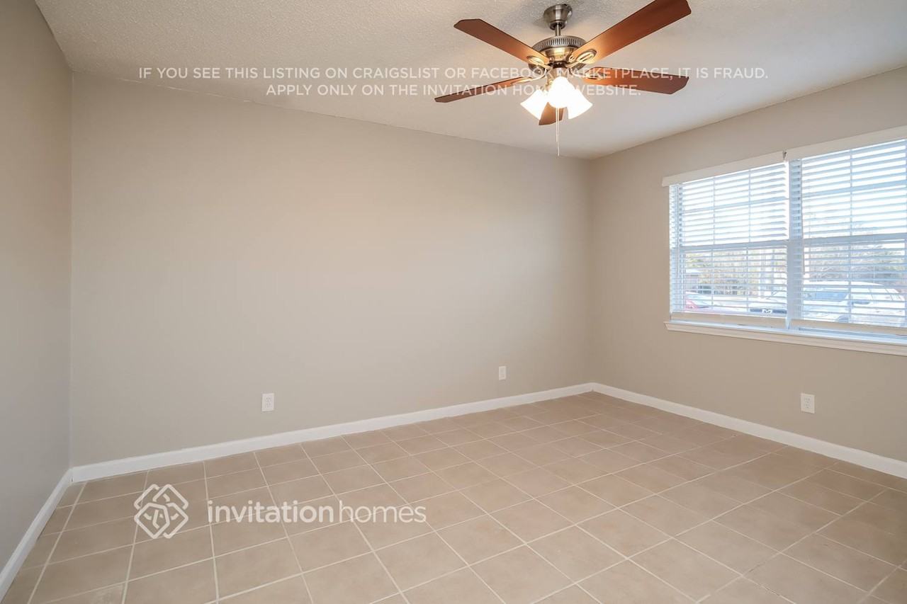 107 Lincoln Ln - Photo 2 of 16