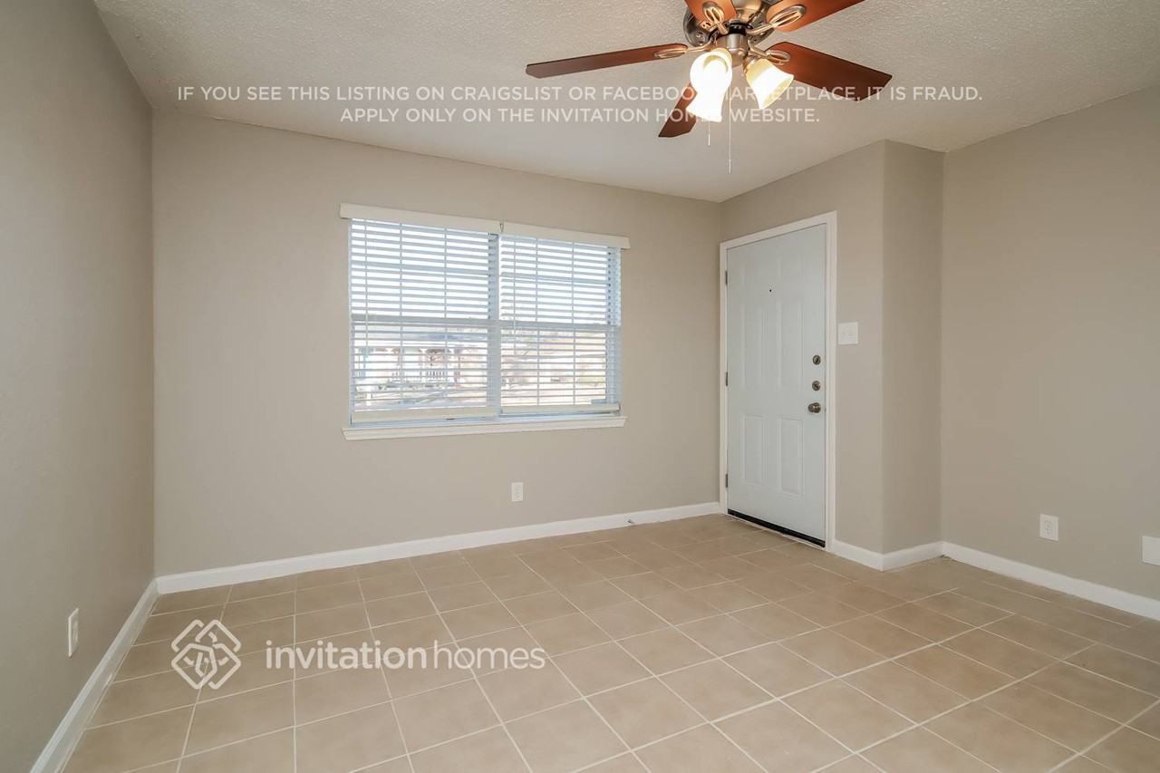107 Lincoln Ln - Photo 3 of 16