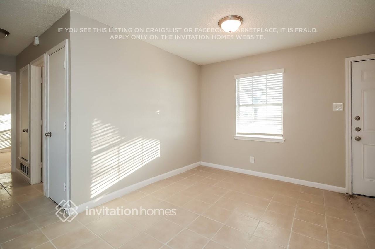 107 Lincoln Ln - Photo 4 of 16