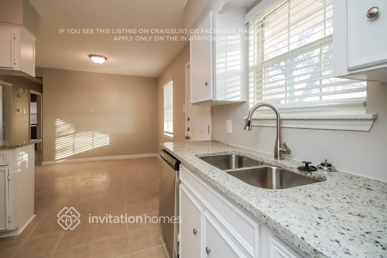 107 Lincoln Ln - Photo 6 of 16