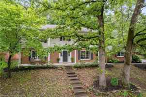 featured image of 2400 Houston St