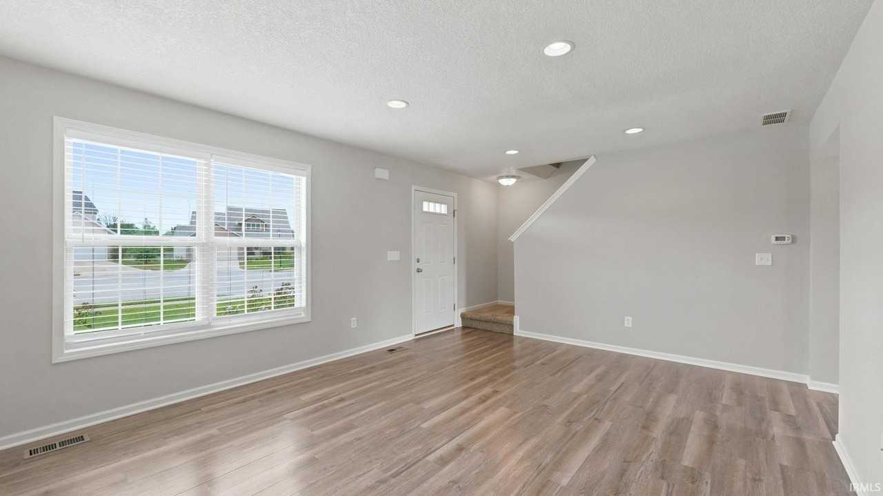 422 Heyford Ct - Photo 3 of 37