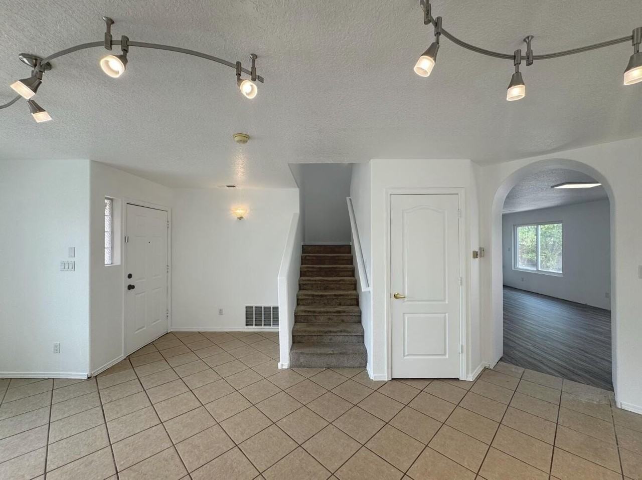 7701 Banyon Ave Nw - Photo 4 of 30