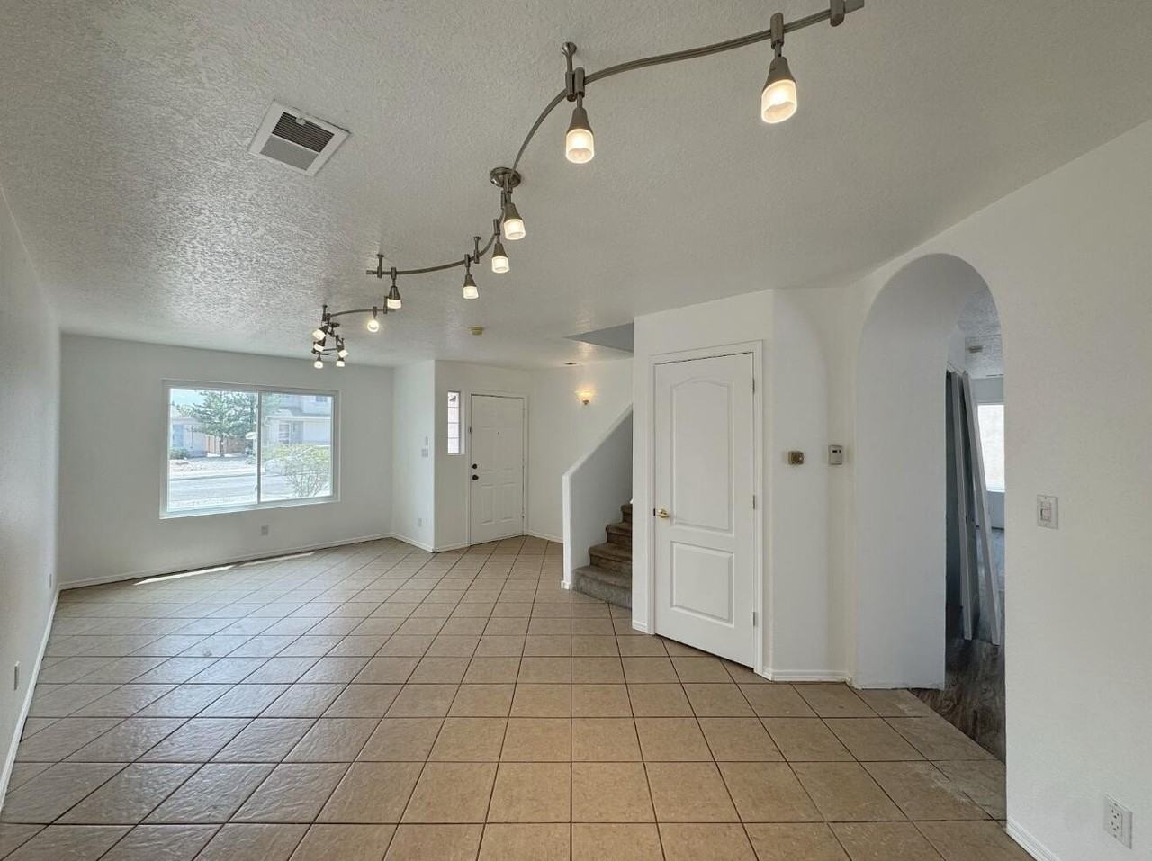 7701 Banyon Ave Nw - Photo 5 of 30