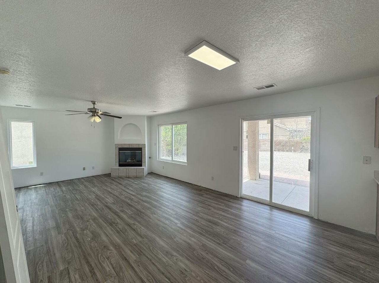 7701 Banyon Ave Nw - Photo 7 of 30
