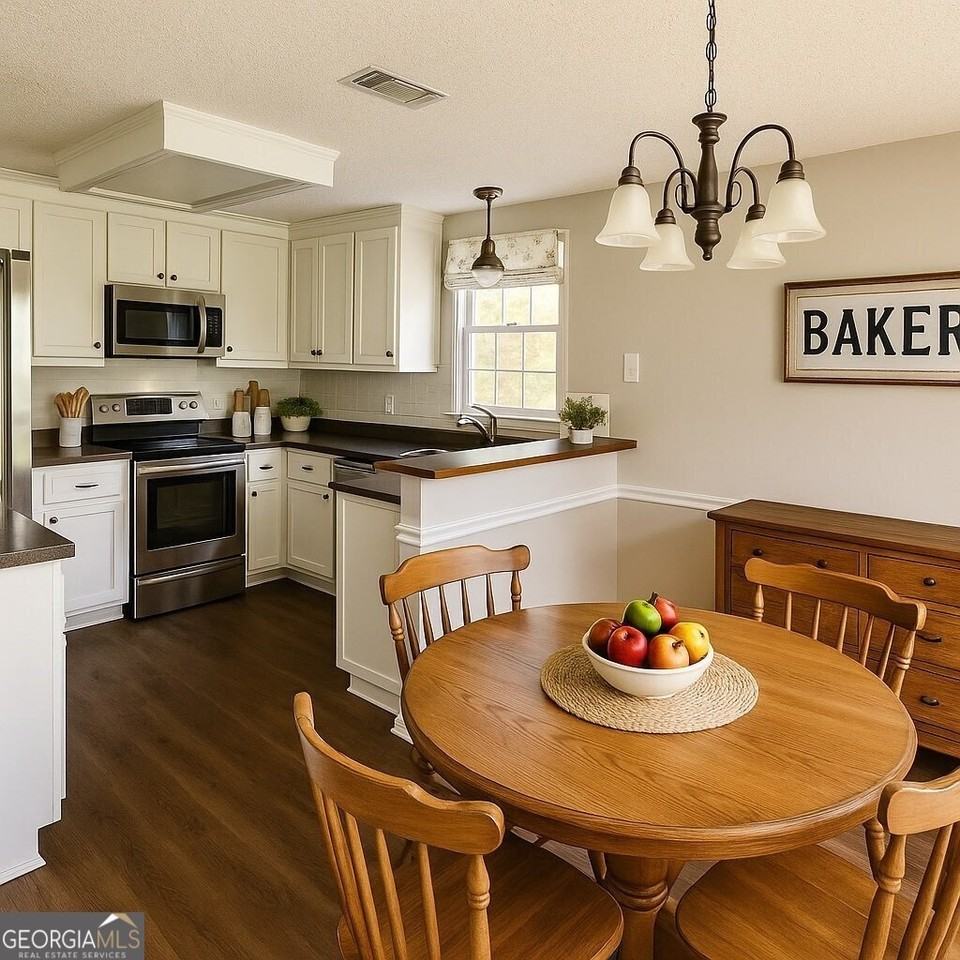 211 Lucas Way - Photo 3 of 10