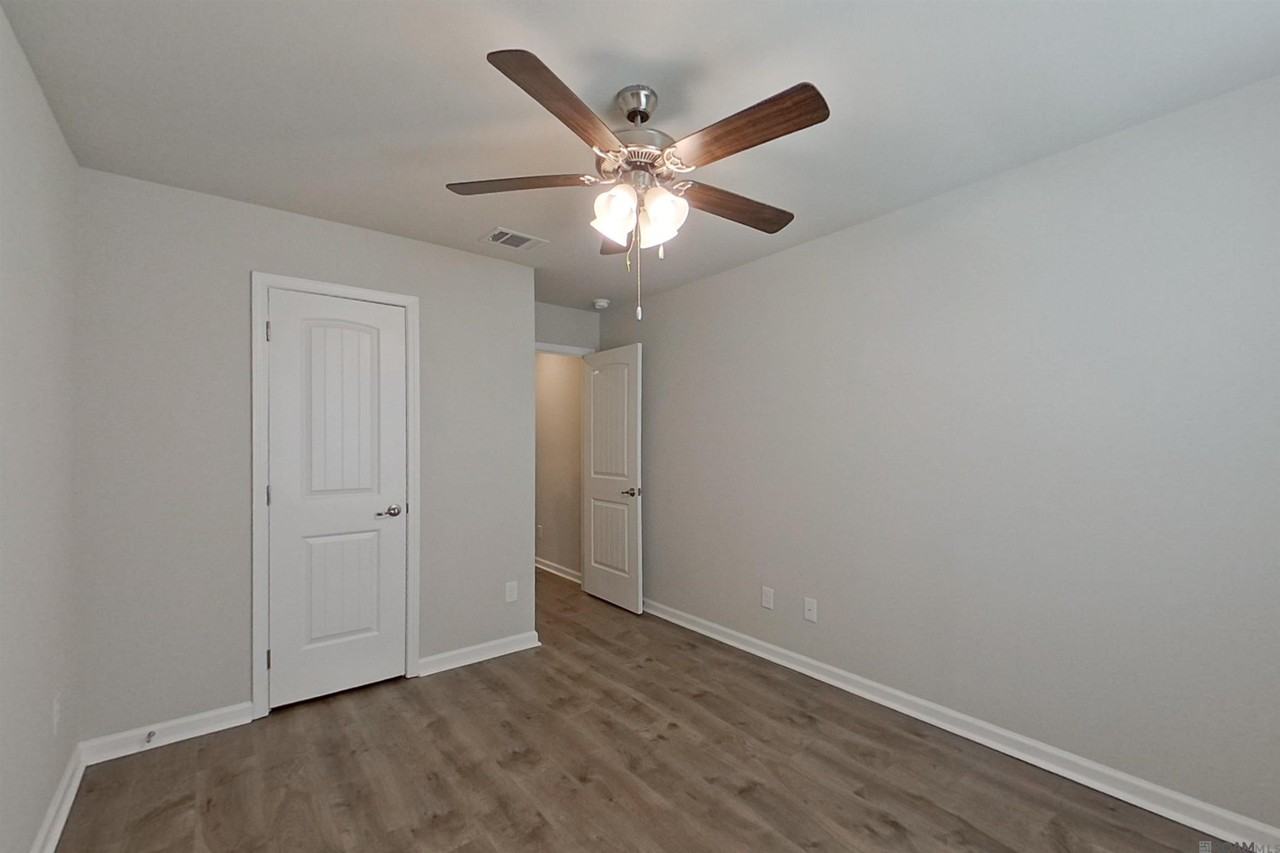 208 Yardley Ct - Photo 4 of 18