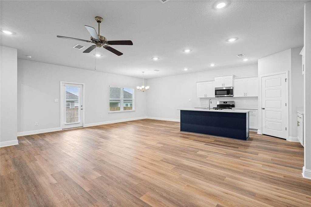 7307 Hawkins Mnr - Photo 2 of 14