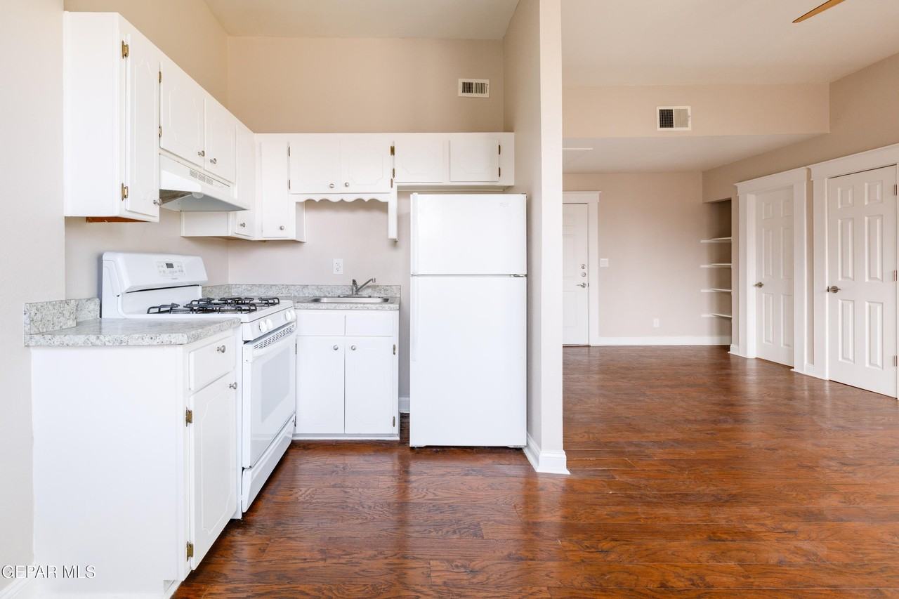 521 W Missouri Ave #12 - Photo 5 of 13