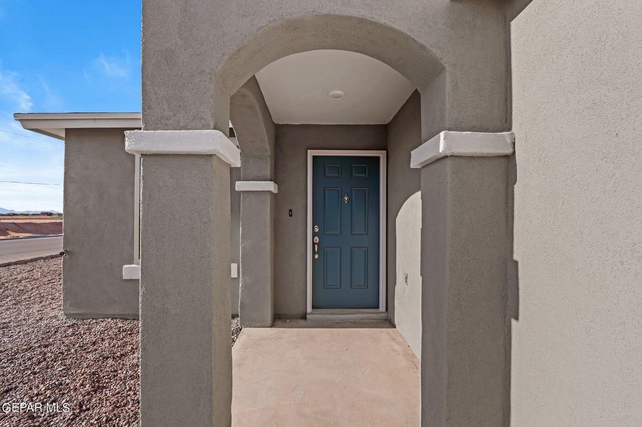 14541 Faxon Yucca Ave - Photo 3 of 22