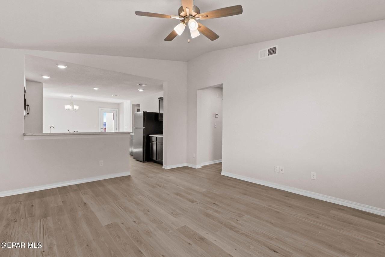14541 Faxon Yucca Ave - Photo 5 of 22