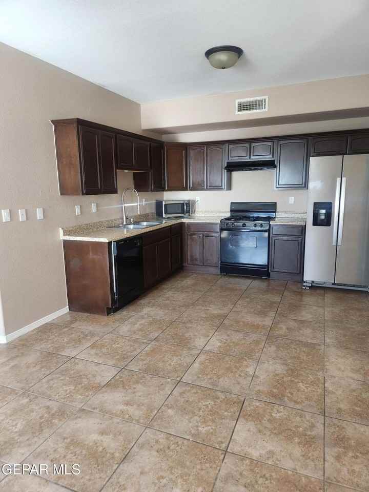 14312 Pancho Gonzalez Ct #A - Photo 7 of 21
