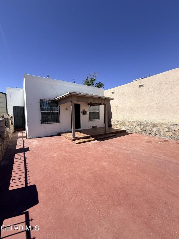 2221 Bassett Ave #A - Photo 2 of 13