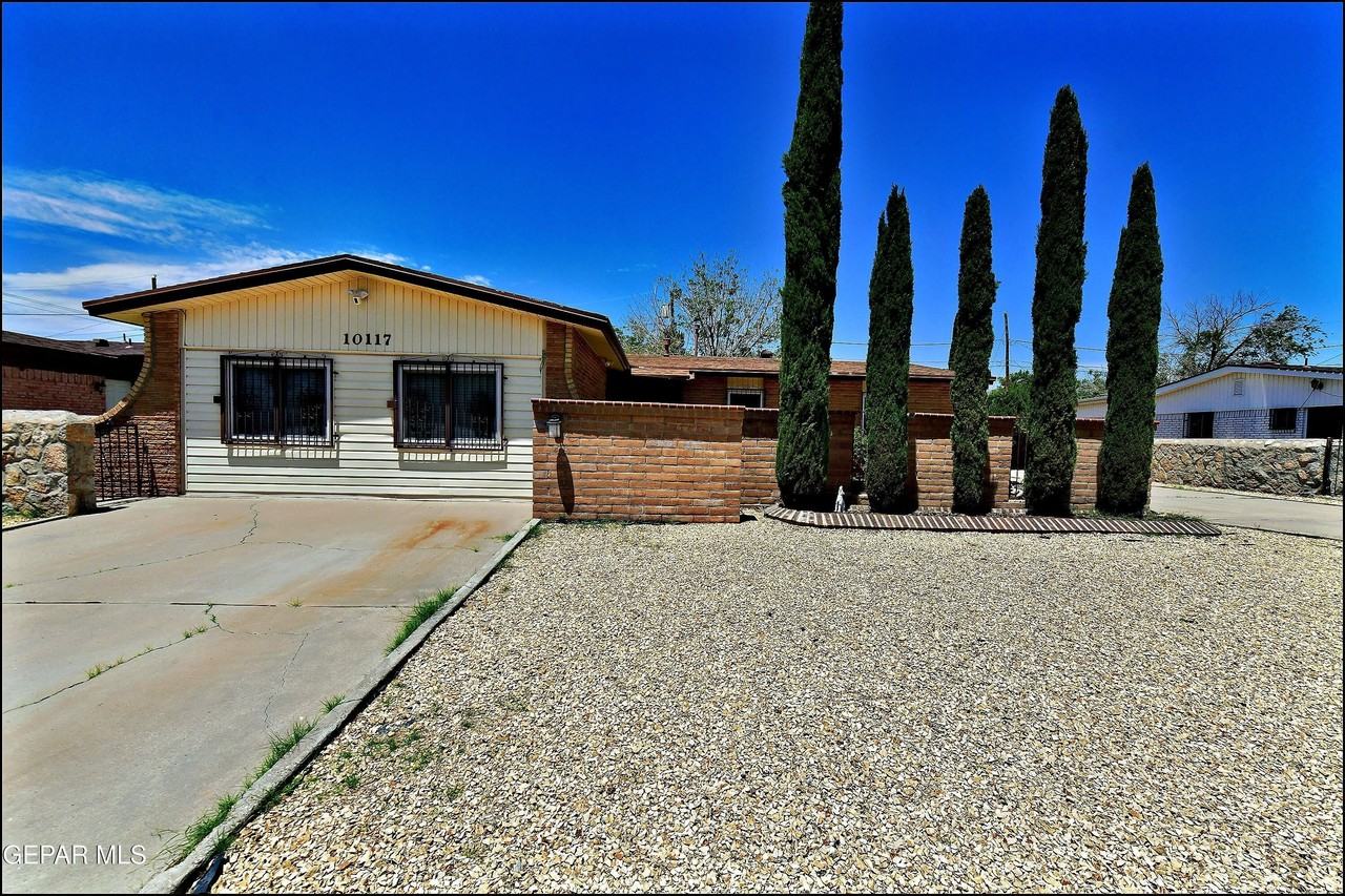 10117 Mercedes St - Photo 2 of 47