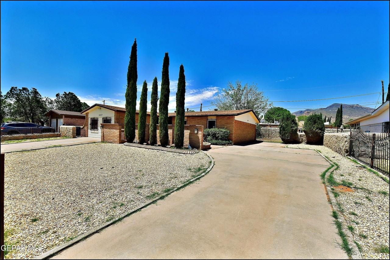 10117 Mercedes St - Photo 3 of 47