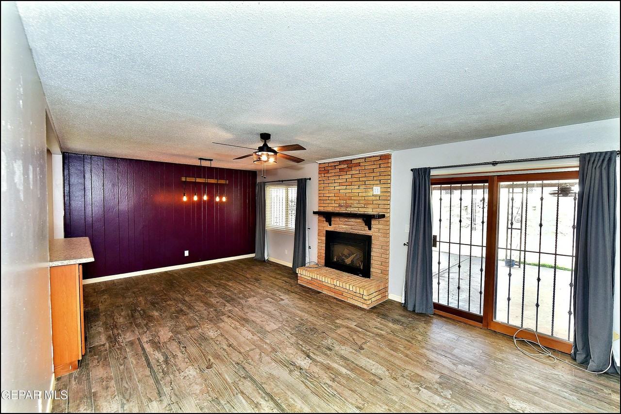 10117 Mercedes St - Photo 7 of 47