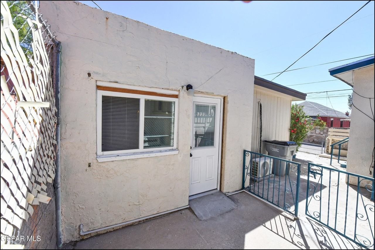 1212 N Laurel St #B - Photo 2 of 29